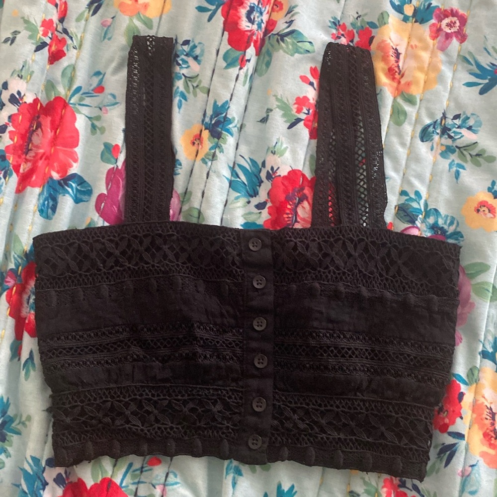 New AE Detailed Lace/Crochet Crop Tank Top